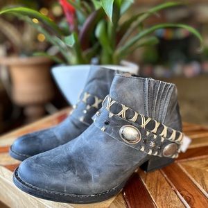 CIRCLE G CONCHO HARNESS WESTERN BOOTIES ROUND TOE NWT $140